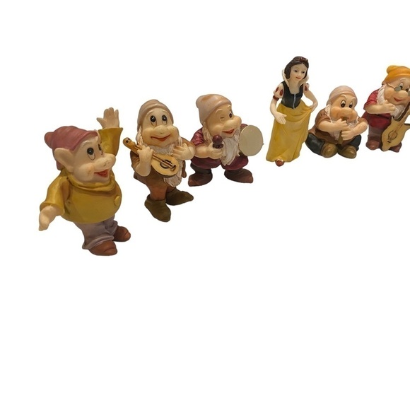 Snow White and the Seven Dwarfs Figurines. Can be used as Cake Toppers - Picture 8 of 14